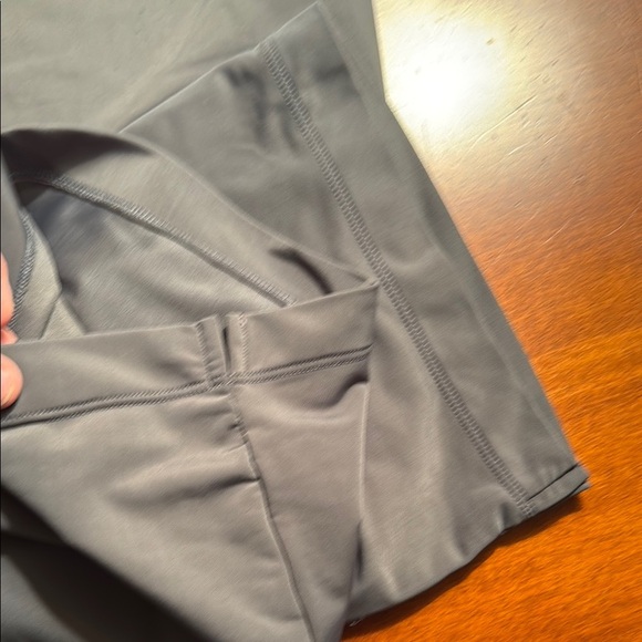 Under Armour Gray, lightweight 100% Polyester Joggers, Size Medium Preowned - Picture 9 of 10